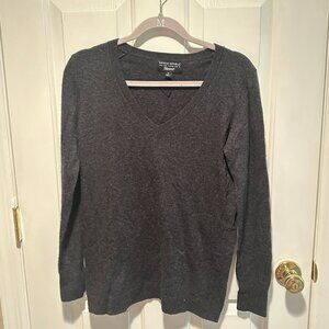 Banana Republic Wool Dark Gray V-Neck Sweater - Size Medium